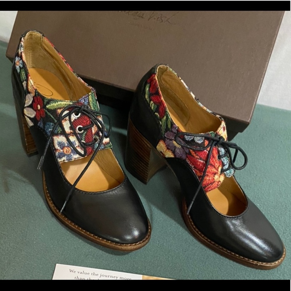 PATRICIA NASH  - Block Heels  - Lace Up Oxford Shoes - Size 7.5  - Never Worn.